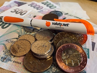 Koruna se stahuje zpět
